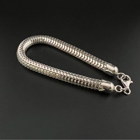 Sterling Silver High Polished Italian Mesh Tube Chain Bracelet 8”. - Picture 4 of 7